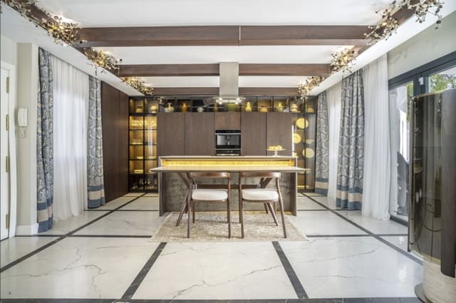 3 soverom Leilighet til salgs i La Dama de Noche - La Alzambra, Marbella med svømmebasseng garasje - € 570 000 (Ref: 9921843)