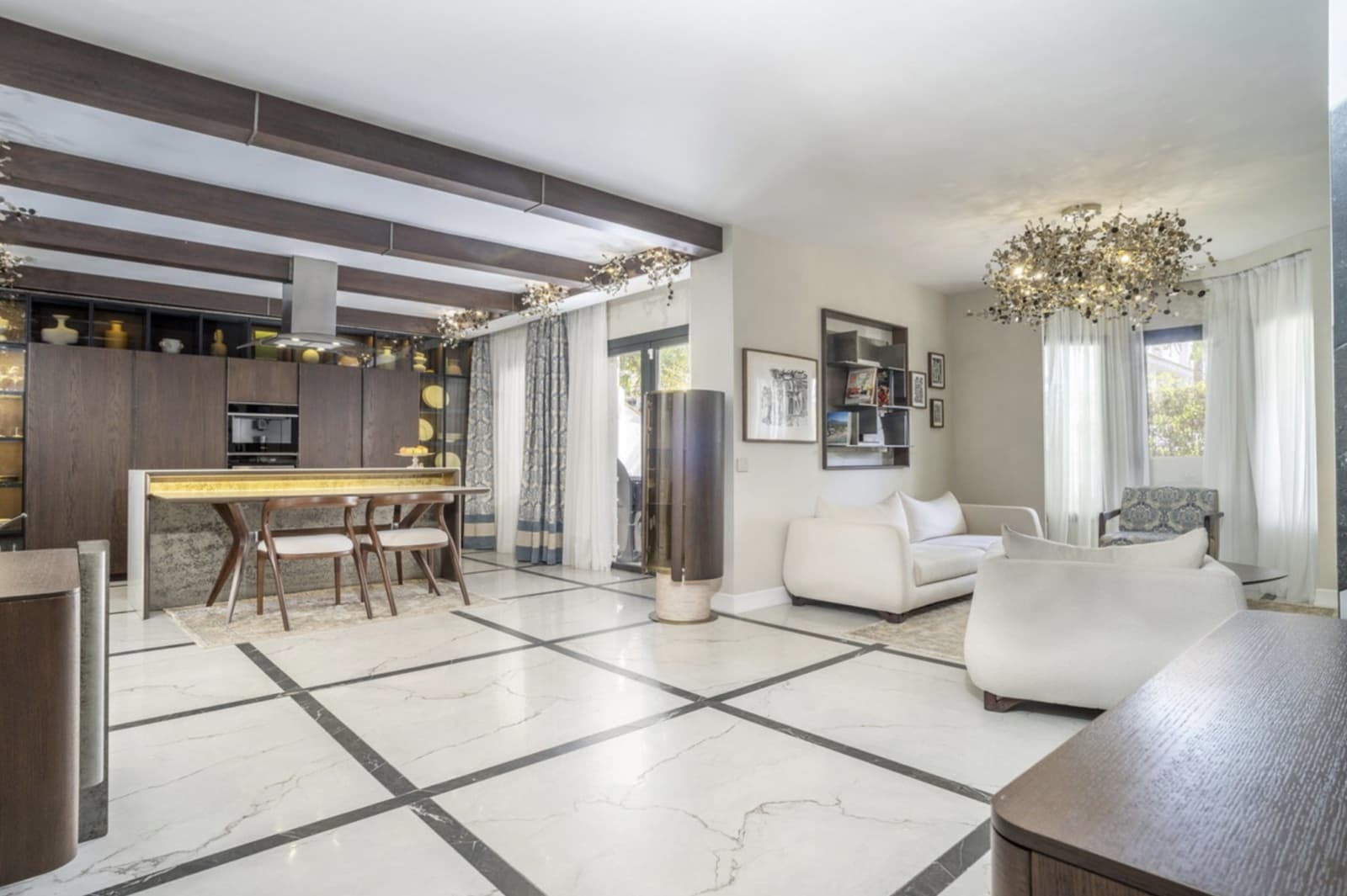 3 soverom Leilighet til salgs i Nueva Andalucia med svømmebasseng garasje - € 570 000 (Ref: 9921843)