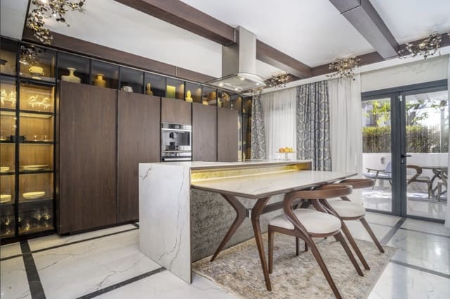 3 soverom Leilighet til salgs i La Dama de Noche - La Alzambra, Marbella med svømmebasseng garasje - € 570 000 (Ref: 9921843)