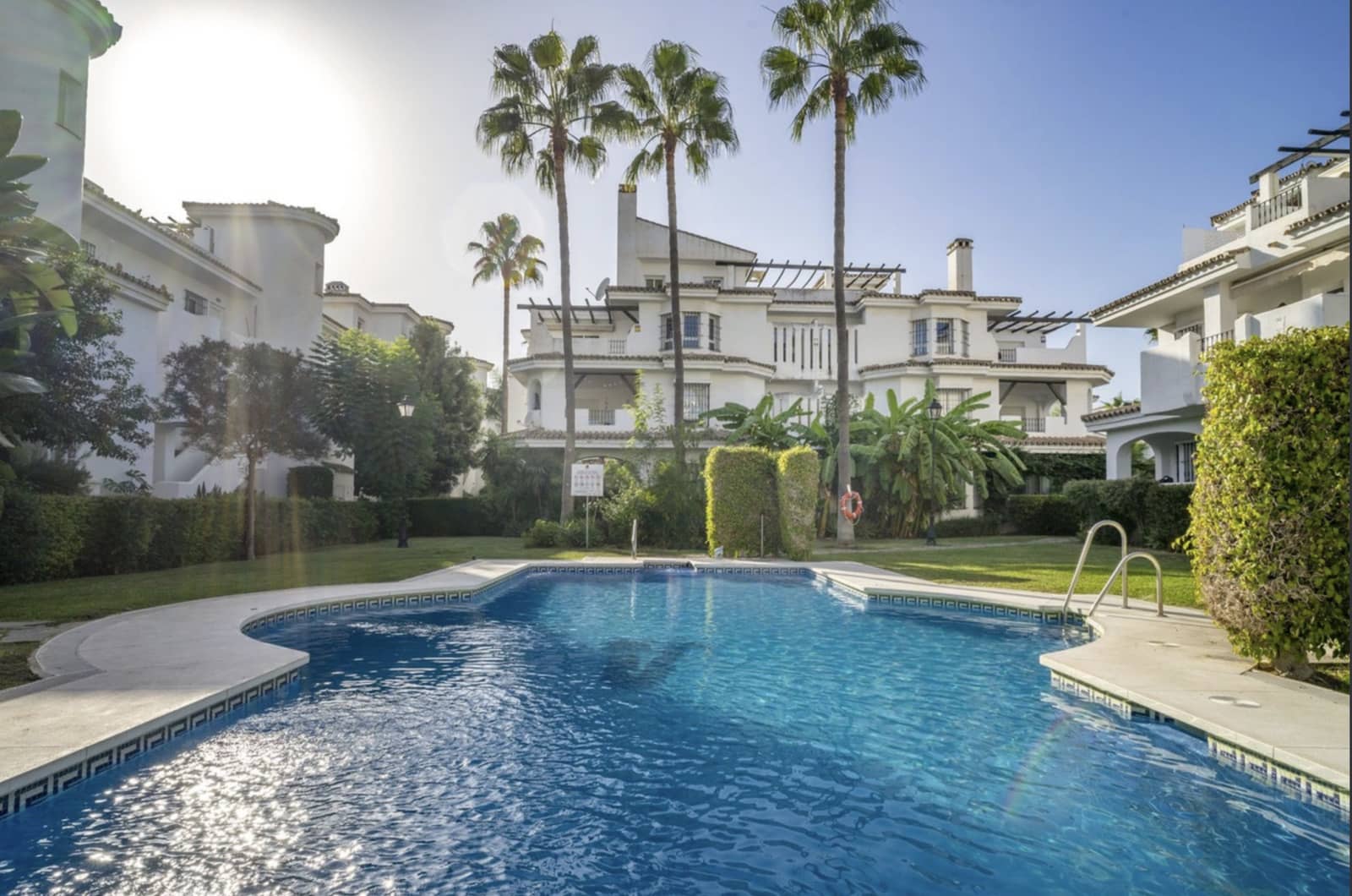 3 soverom Leilighet til salgs i Nueva Andalucia med svømmebasseng garasje - € 570 000 (Ref: 9921843)