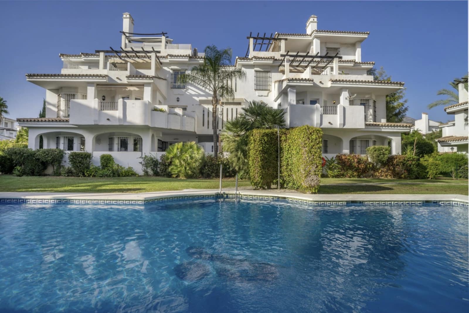 3 soverom Leilighet til salgs i Nueva Andalucia med svømmebasseng garasje - € 570 000 (Ref: 9921843)