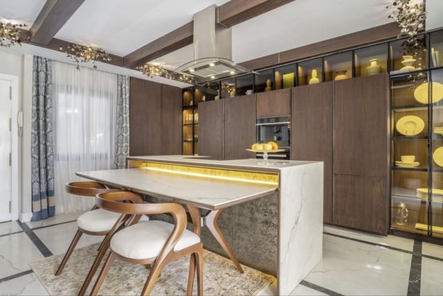 3 soverom Leilighet til salgs i La Dama de Noche - La Alzambra, Marbella med svømmebasseng garasje - € 570 000 (Ref: 9921843)