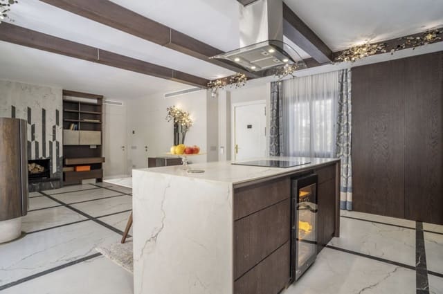 3 soverom Leilighet til salgs i La Dama de Noche - La Alzambra, Marbella med svømmebasseng garasje - € 570 000 (Ref: 9921843)