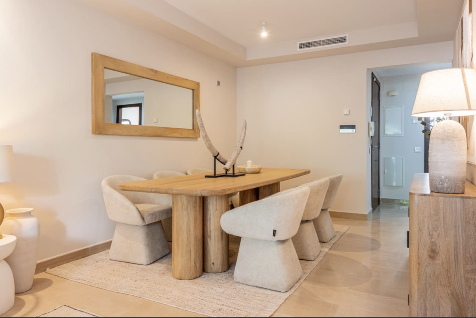 2 soverom Leilighet til salgs i Nueva Andalucia med svømmebasseng garasje - € 569 000 (Ref: 9921844)