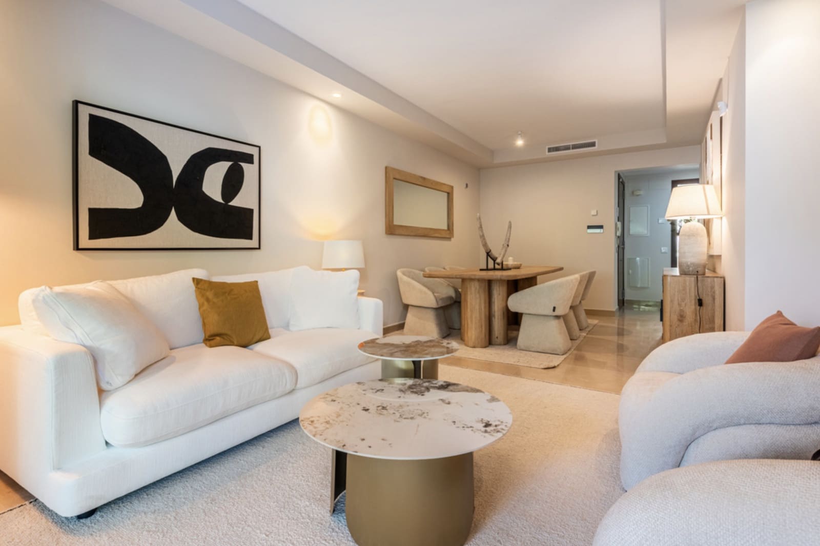 2 soverom Leilighet til salgs i Nueva Andalucia med svømmebasseng garasje - € 569 000 (Ref: 9921844)