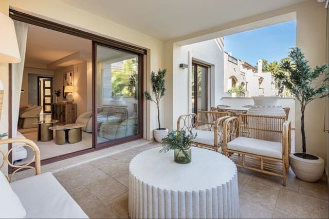 2 Zimmer Apartment zu verkaufen in Nueva Andalucía Centro, Marbella mit Pool Garage - 569.000 € (Ref: 9921844)