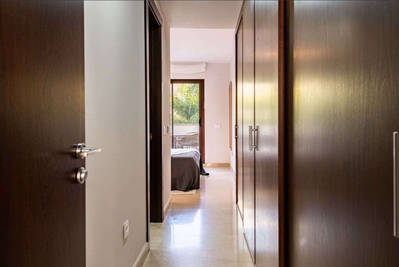 2 soverom Leilighet til salgs i Nueva Andalucia med svømmebasseng garasje - € 569 000 (Ref: 9921844)
