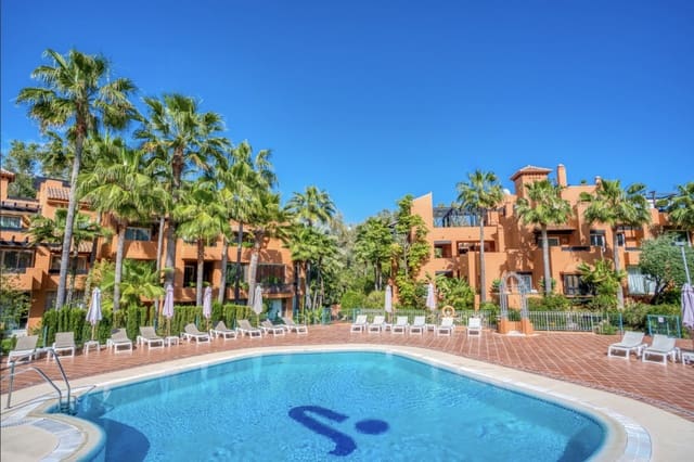 2 quarto Apartamento para venda em Nueva Andalucia, Marbella com piscina garagem - 565 000 € (Ref: 9921845)