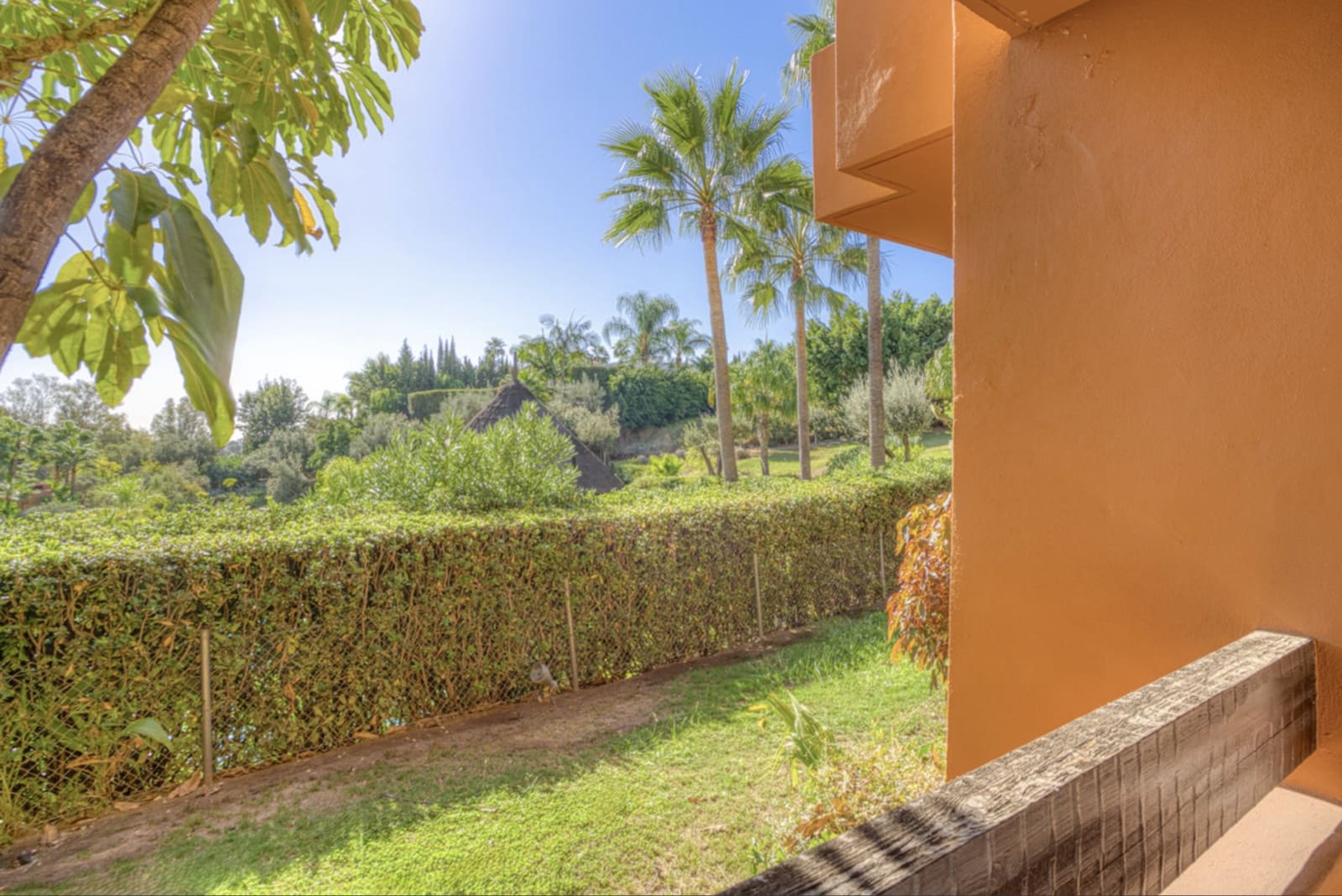 2 soveværelse Lejlighed til salg i Nueva Andalucia med swimmingpool garage - € 565.000 (Ref: 9921845)