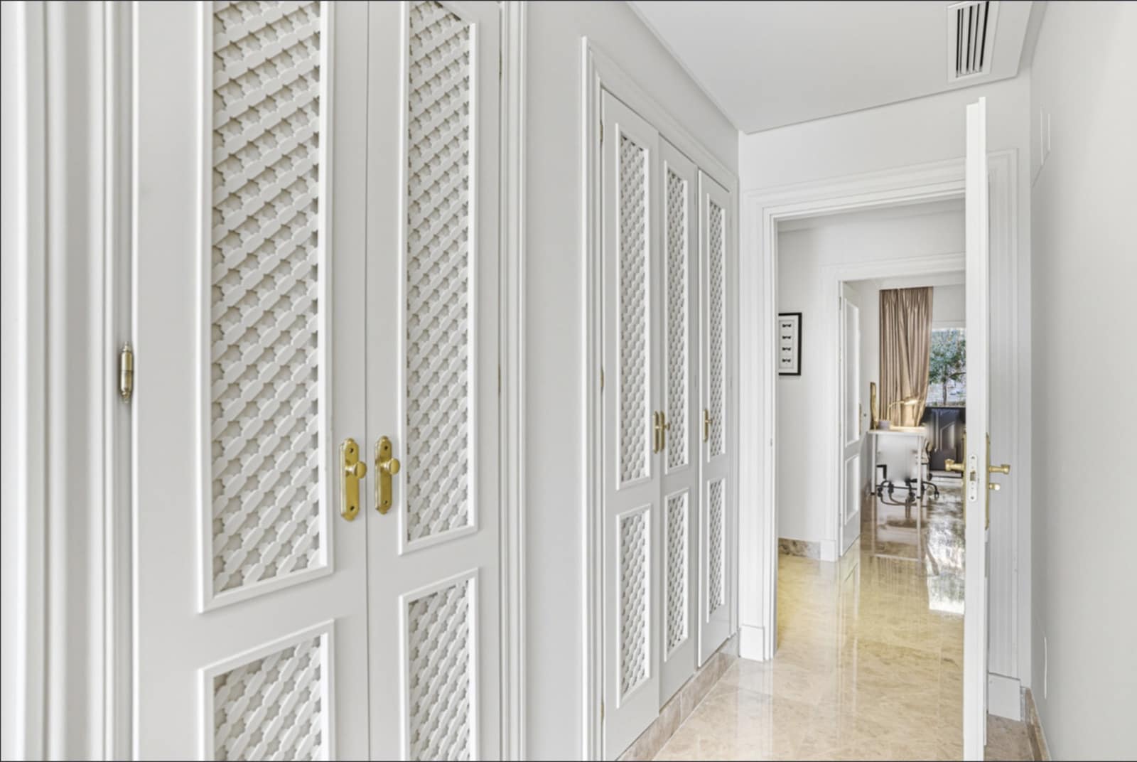 2 soveværelse Lejlighed til salg i Nueva Andalucia med swimmingpool garage - € 565.000 (Ref: 9921845)