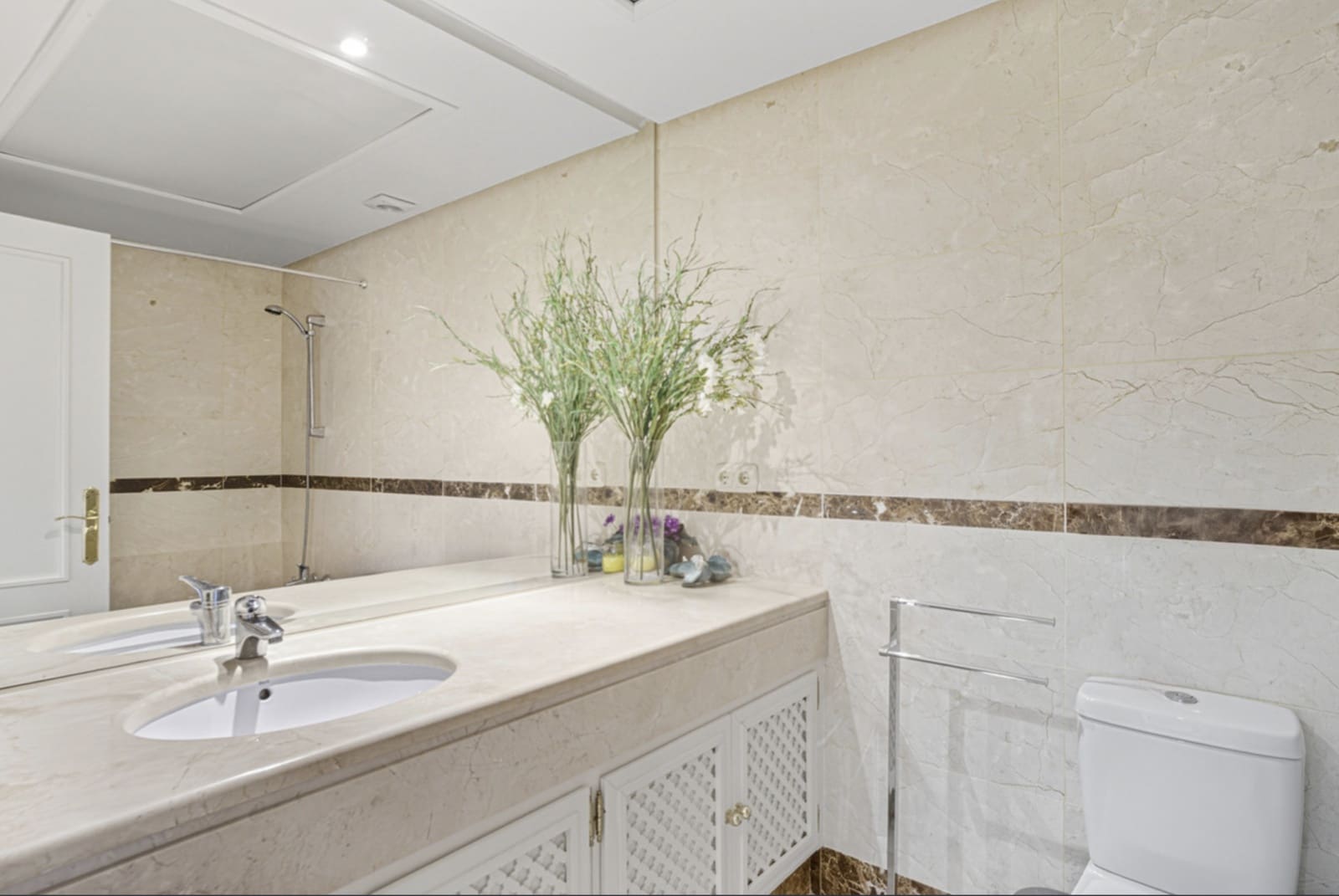 2 soveværelse Lejlighed til salg i Nueva Andalucia med swimmingpool garage - € 565.000 (Ref: 9921845)