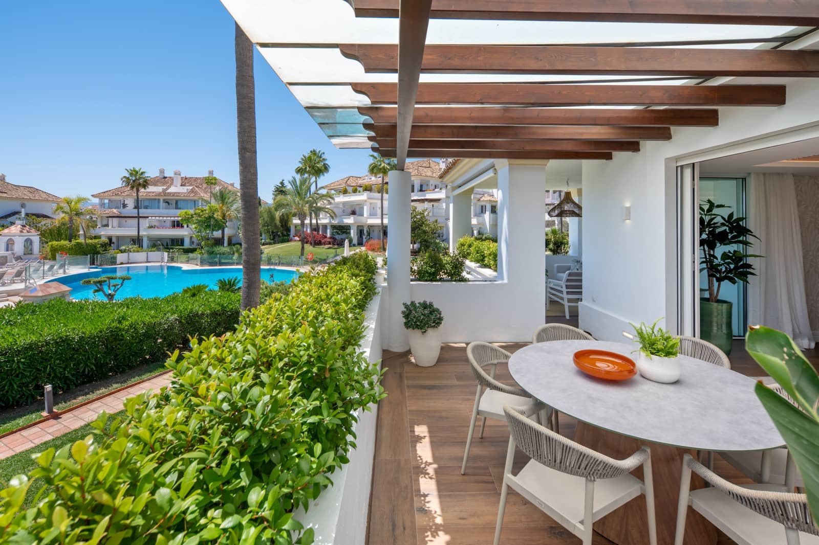 3 sovrum Villa till salu i Nueva Andalucia med pool garage - 2 495 000 € (Ref: 9990298)