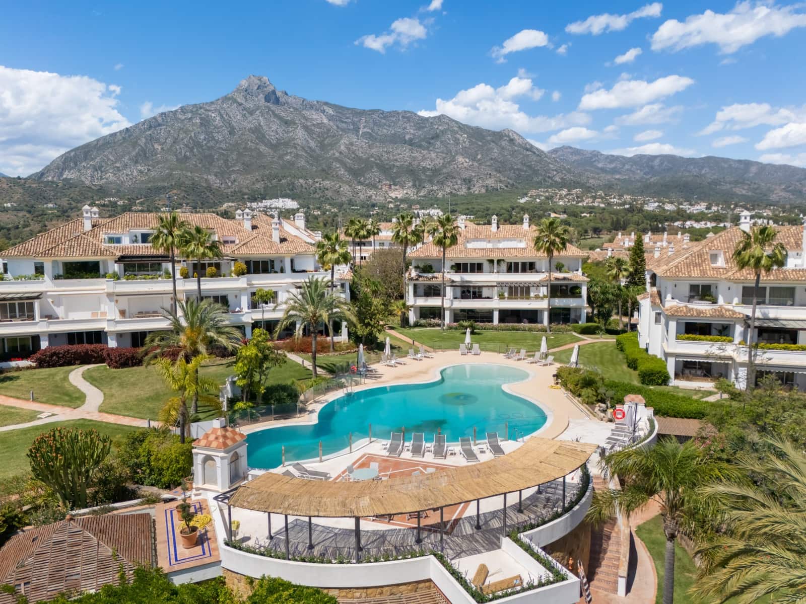 3 sovrum Villa till salu i Nueva Andalucia med pool garage - 2 495 000 € (Ref: 9990298)