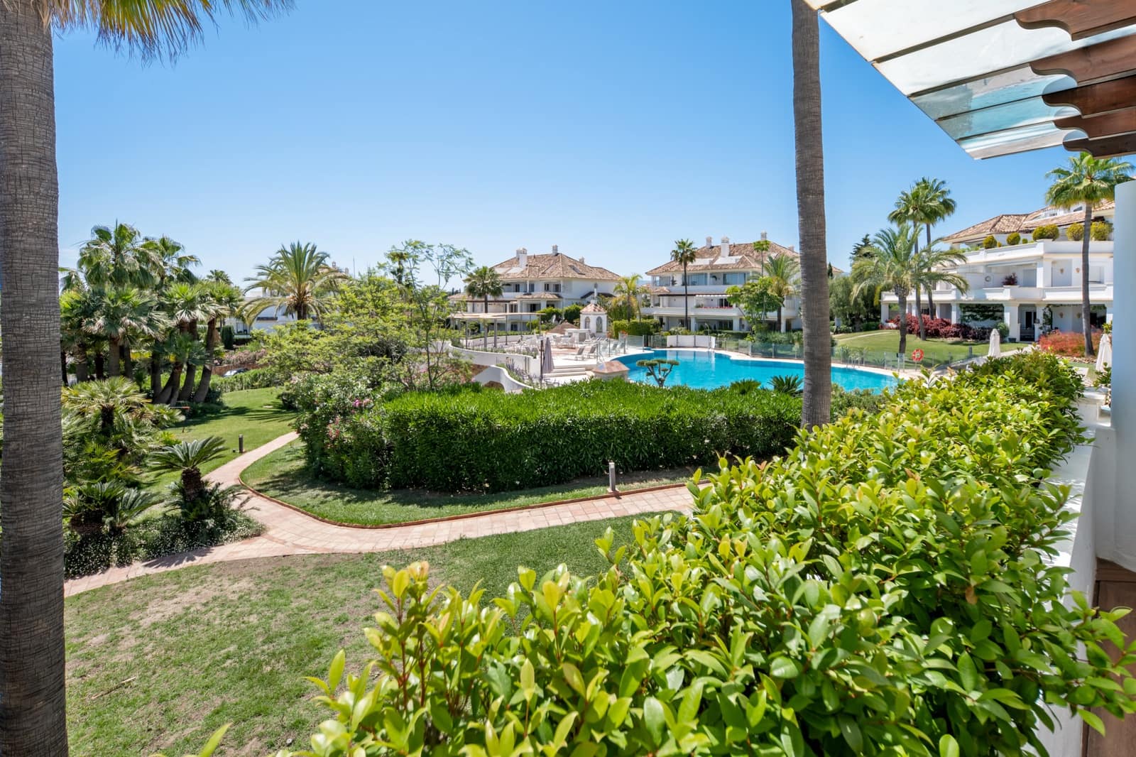 3 sovrum Villa till salu i Nueva Andalucia med pool garage - 2 495 000 € (Ref: 9990298)