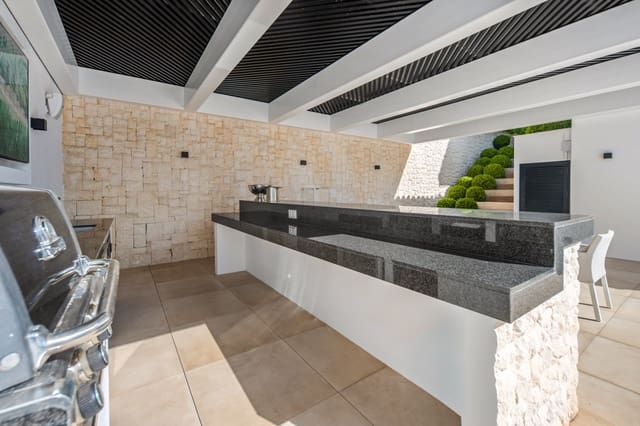 5 Zimmer Villa zu verkaufen in Los Naranjos, Marbella mit Garage - 3.800.000 € (Ref: 9990299)