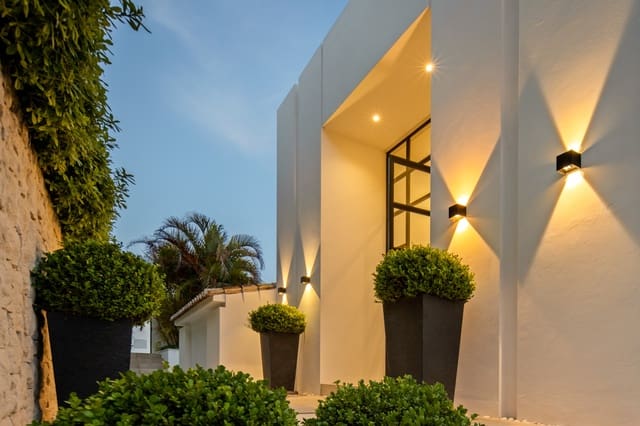 5 Zimmer Villa zu verkaufen in Los Naranjos, Marbella mit Garage - 3.800.000 € (Ref: 9990299)