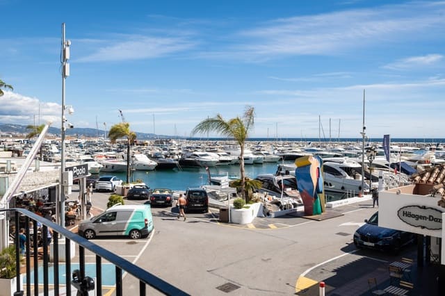 2 soverom Leilighet til salgs i Puerto Banus, Marbella med garasje - € 1 245 000 (Ref: 9990301)