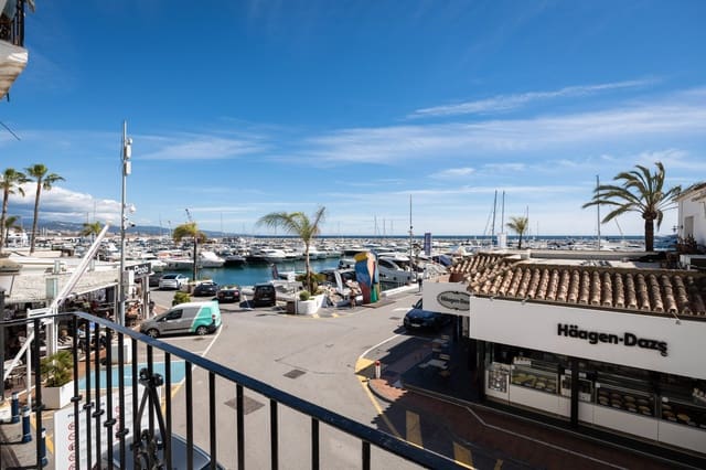 2 soverom Leilighet til salgs i Puerto Banus, Marbella med garasje - € 1 245 000 (Ref: 9990301)