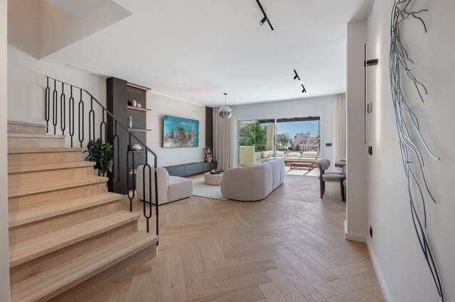 3 soveværelse Penthouse til salg i Los Naranjos, Marbella med swimmingpool garage - € 1.695.000 (Ref: 9990302)