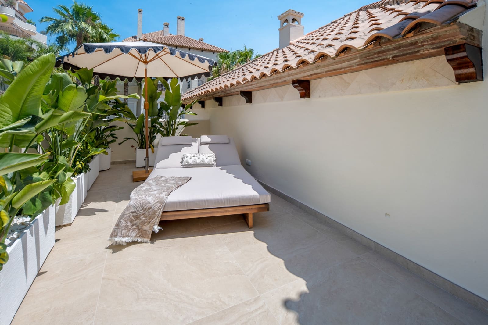 3 soveværelse Penthouse til salg i Nueva Andalucia med swimmingpool garage - € 1.695.000 (Ref: 9990302)