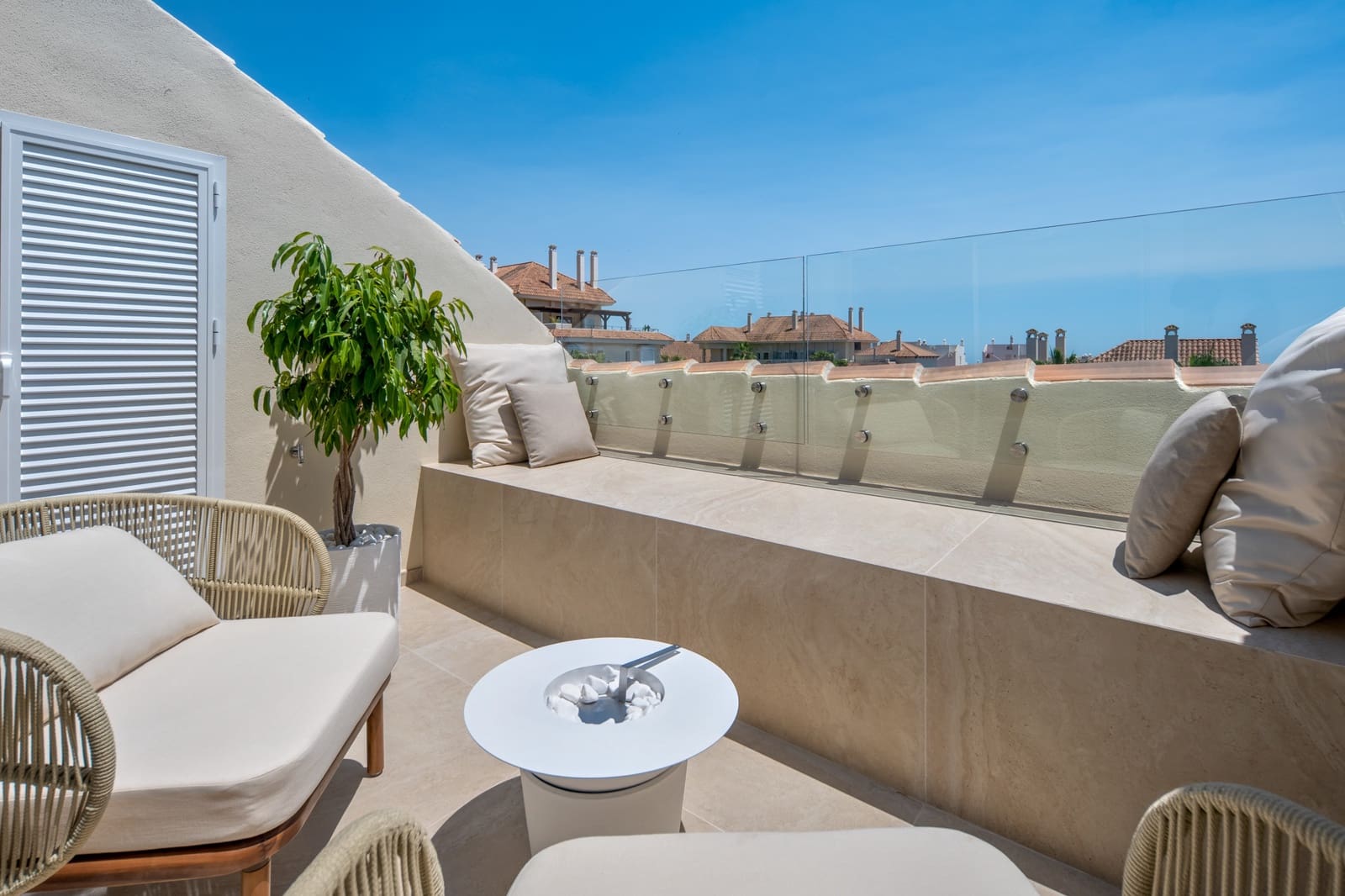 3 soveværelse Penthouse til salg i Nueva Andalucia med swimmingpool garage - € 1.695.000 (Ref: 9990302)