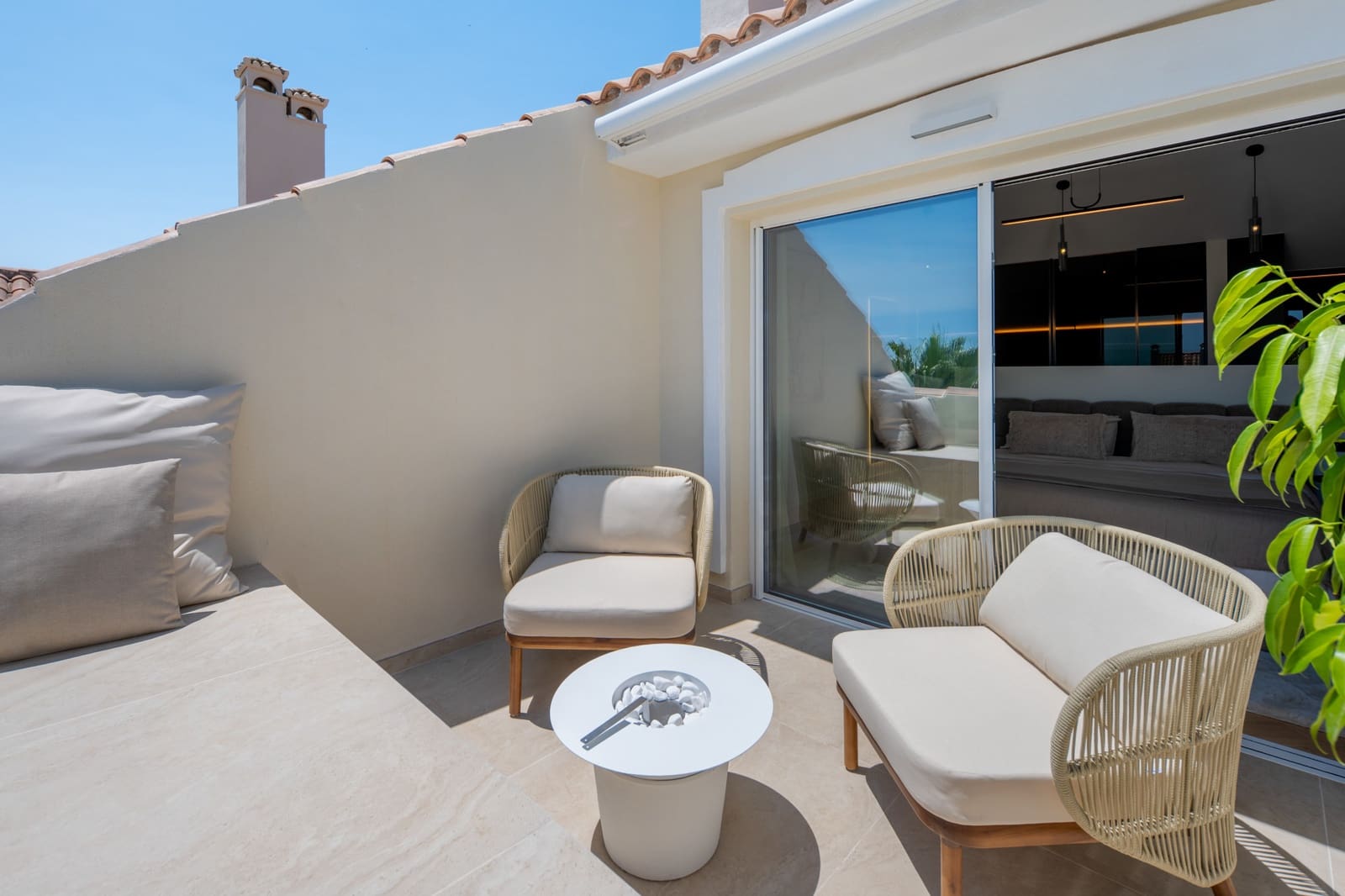 3 soveværelse Penthouse til salg i Nueva Andalucia med swimmingpool garage - € 1.695.000 (Ref: 9990302)