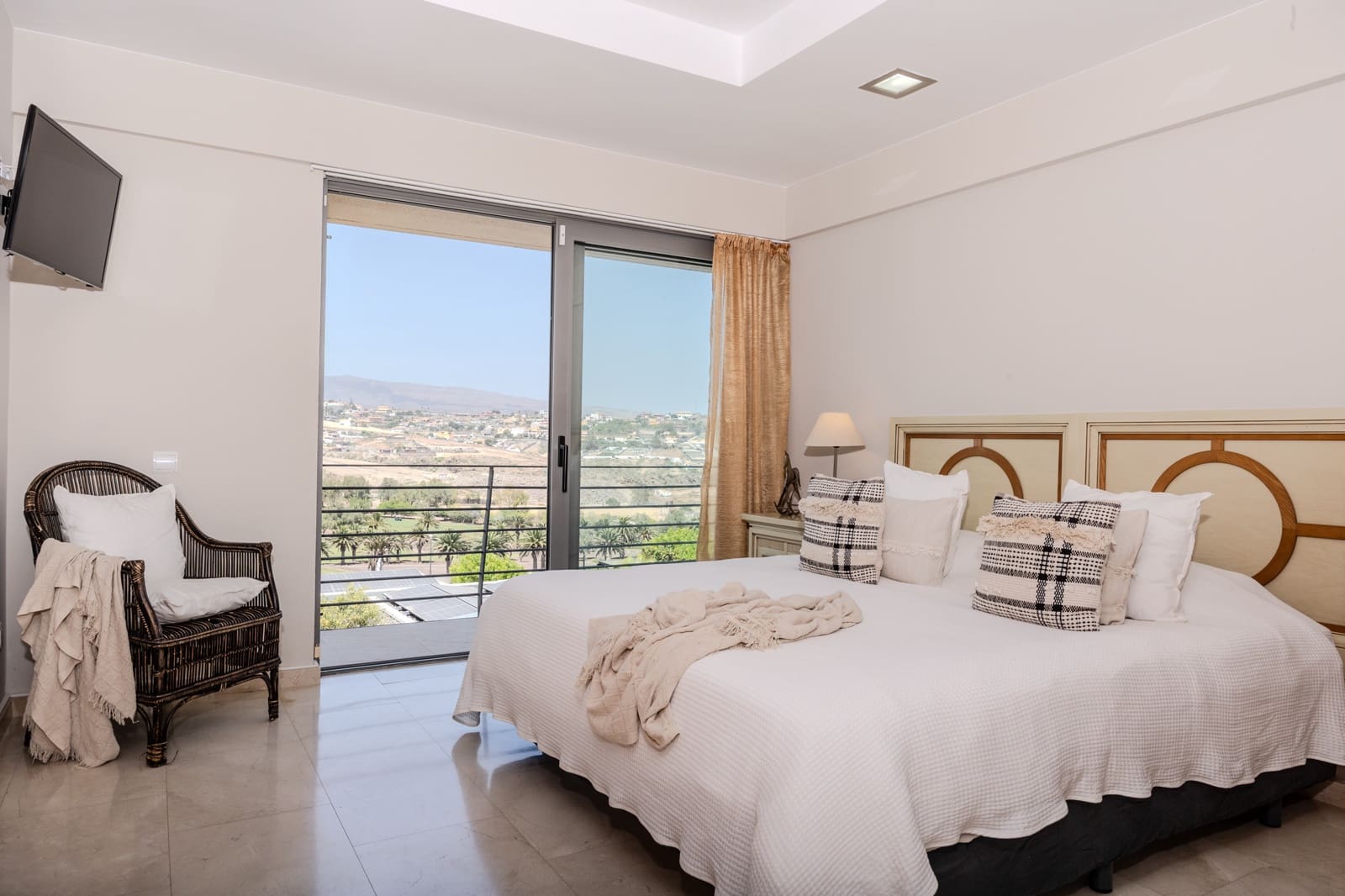 3 slaapkamer Villa te koop in San Bartolome de Tirajana met zwembad garage - € 1.395.000 (Ref: 9946563)