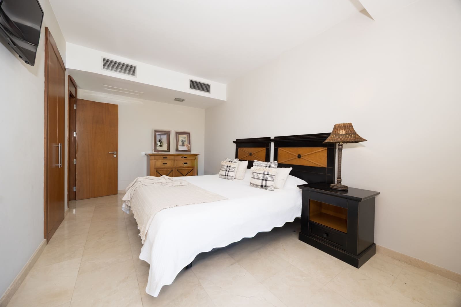 3 slaapkamer Villa te koop in San Bartolome de Tirajana met zwembad garage - € 1.395.000 (Ref: 9946563)