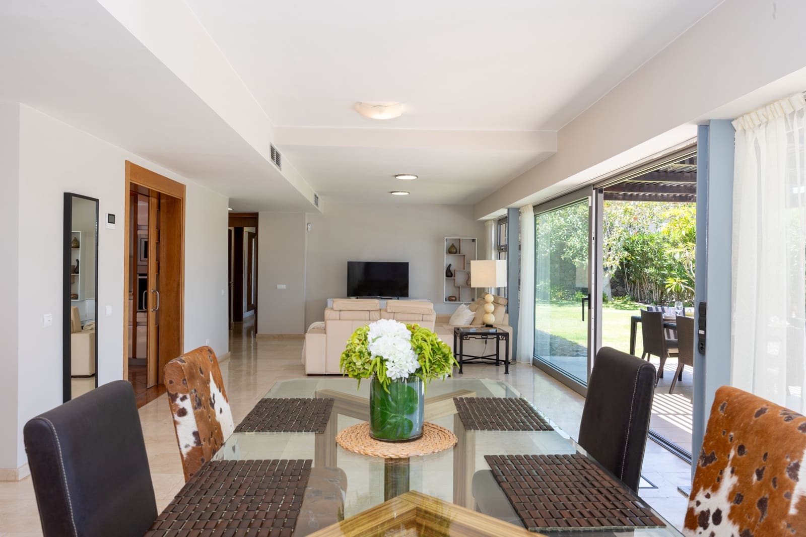 3 slaapkamer Villa te koop in San Bartolome de Tirajana met zwembad garage - € 1.395.000 (Ref: 9946563)