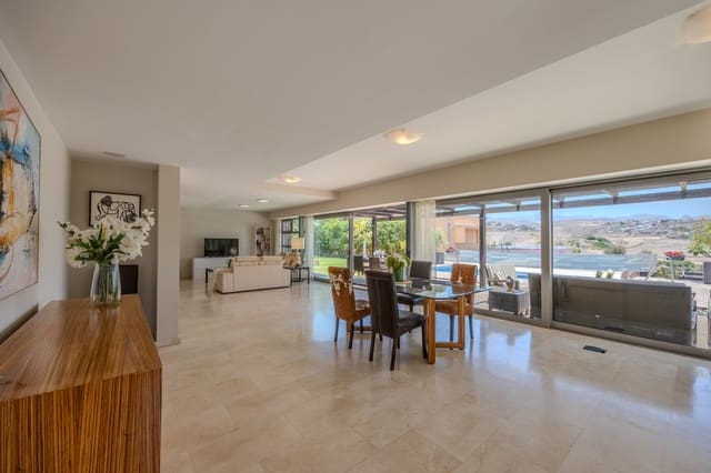 3 slaapkamer Villa te koop in San Bartolomé de Tirajana met zwembad garage - € 1.395.000 (Ref: 9946563)