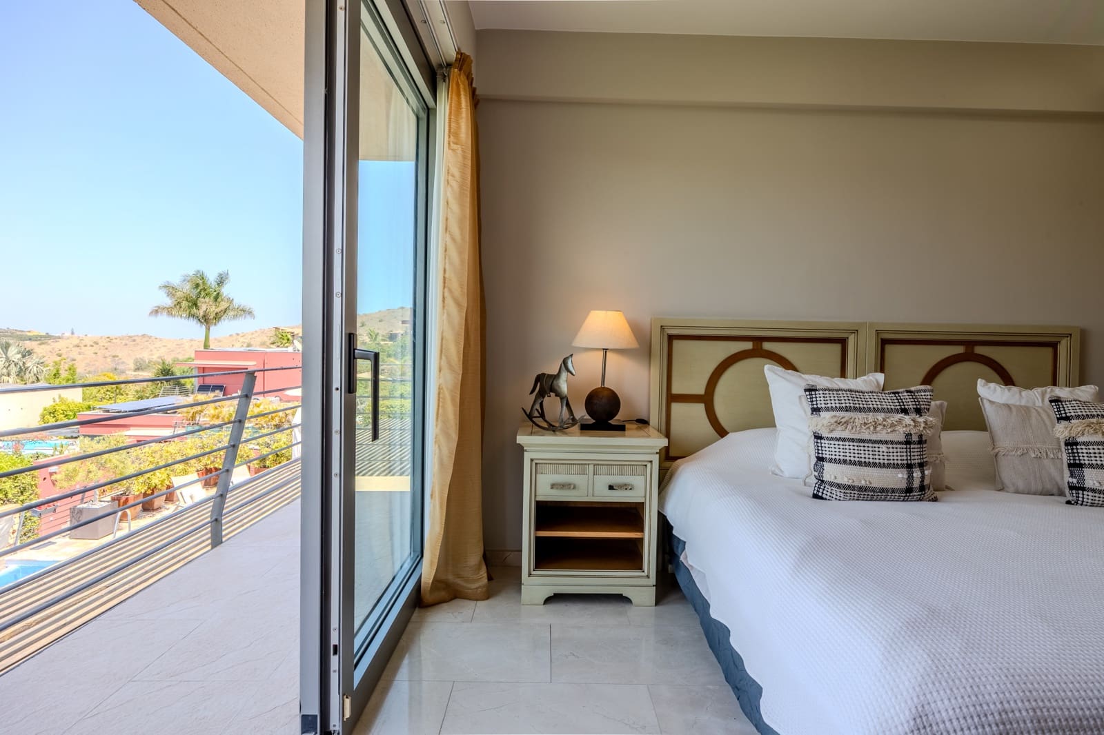 3 slaapkamer Villa te koop in San Bartolome de Tirajana met zwembad garage - € 1.395.000 (Ref: 9946563)