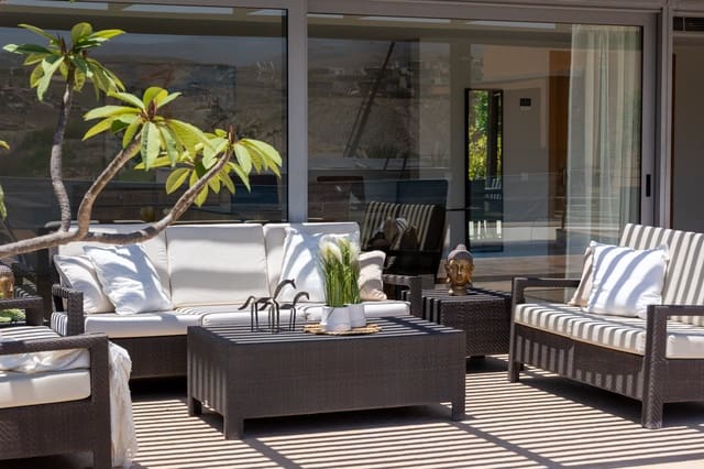 3 slaapkamer Villa te koop in San Bartolomé de Tirajana met zwembad garage - € 1.395.000 (Ref: 9946563)