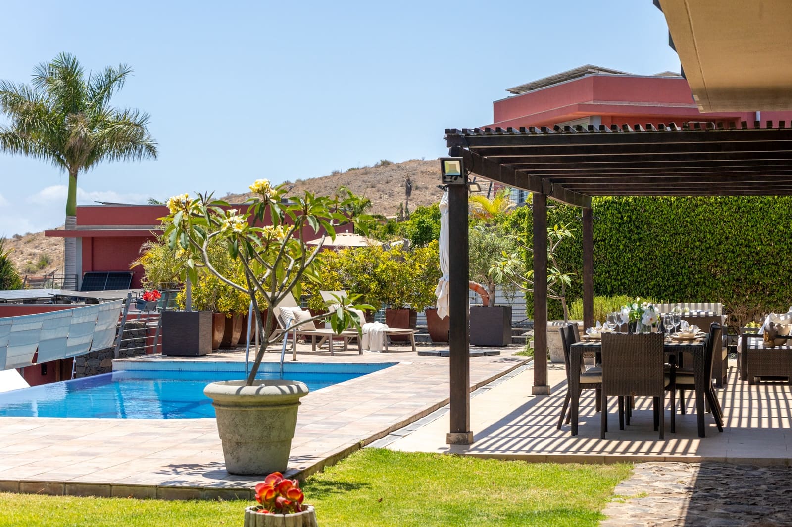 3 slaapkamer Villa te koop in San Bartolome de Tirajana met zwembad garage - € 1.395.000 (Ref: 9946563)