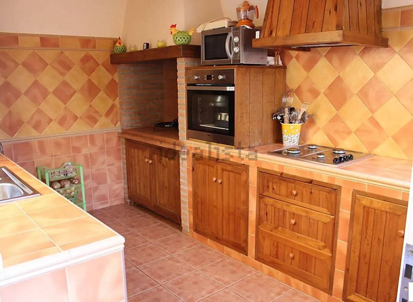 7 bedroom Villa for sale in Calabardina with pool garage - € 440,000 (Ref: 9713296)