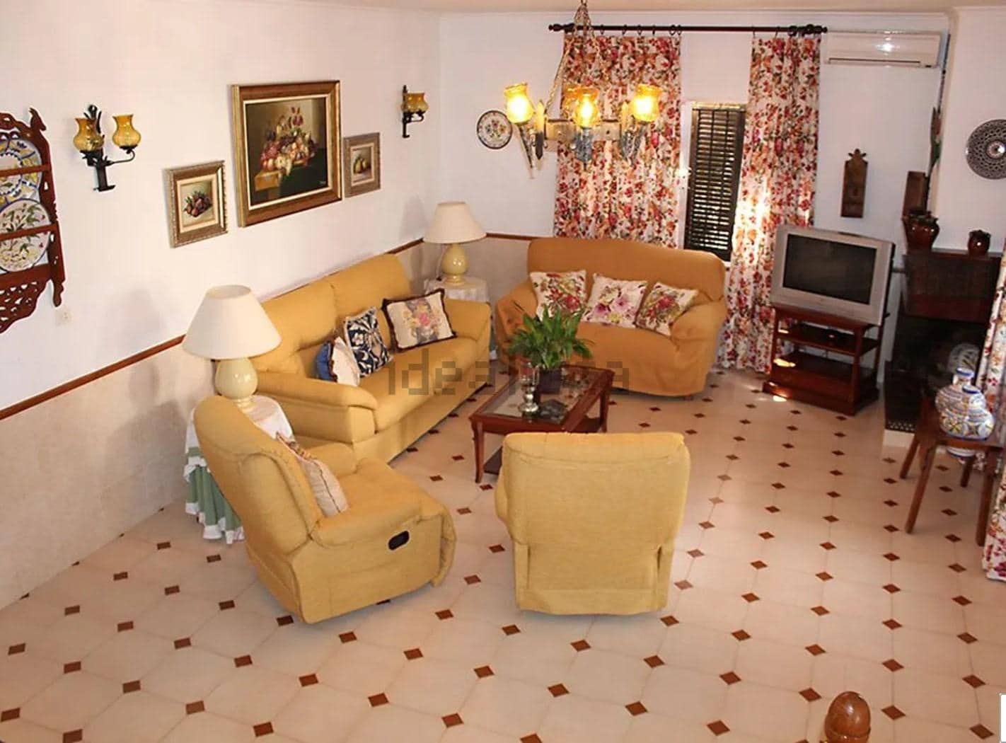 7 bedroom Villa for sale in Calabardina with pool garage - € 440,000 (Ref: 9713296)