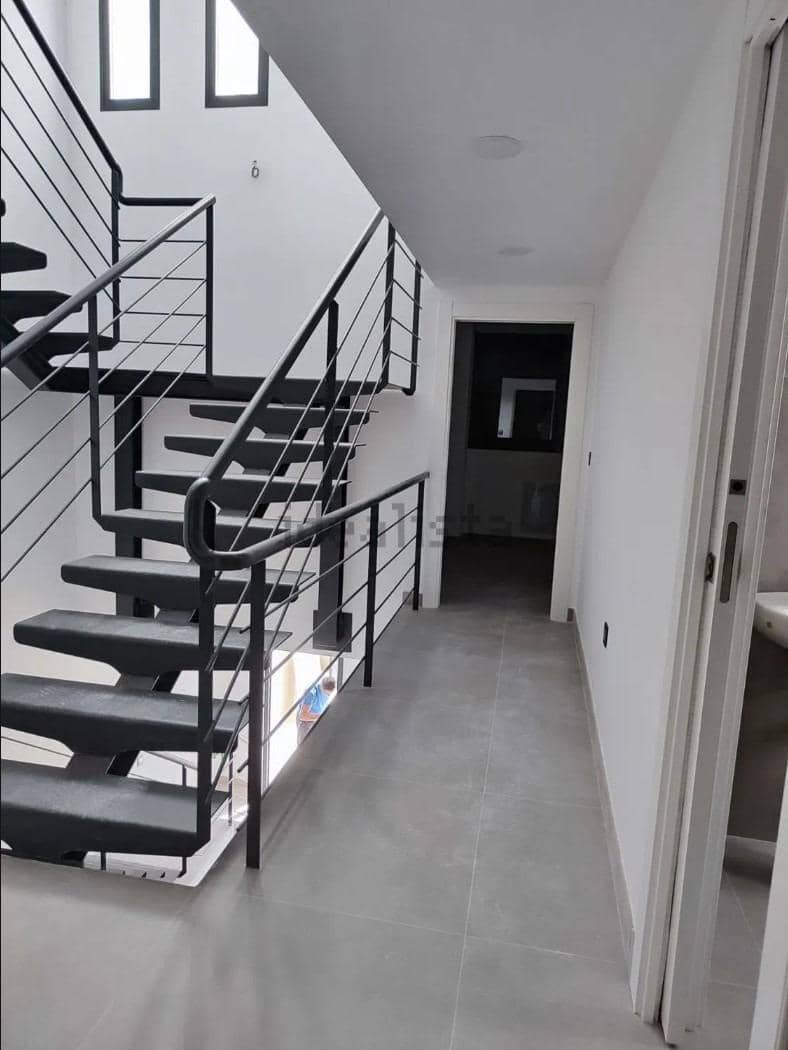 4 bedroom Villa for sale in Calabardina with garage - € 295,000 (Ref: 9713309)