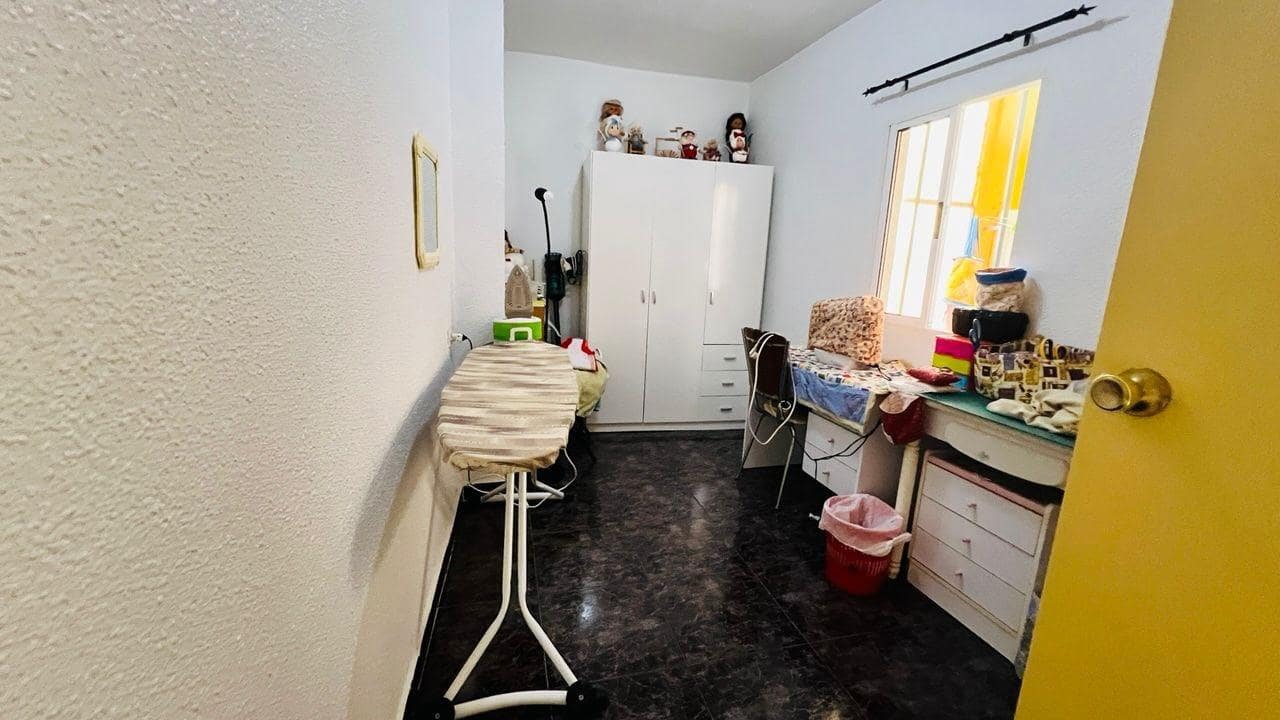 Casa de 4 habitaciones en Aguilas en venta - 125.000 € (Ref: 9713319)