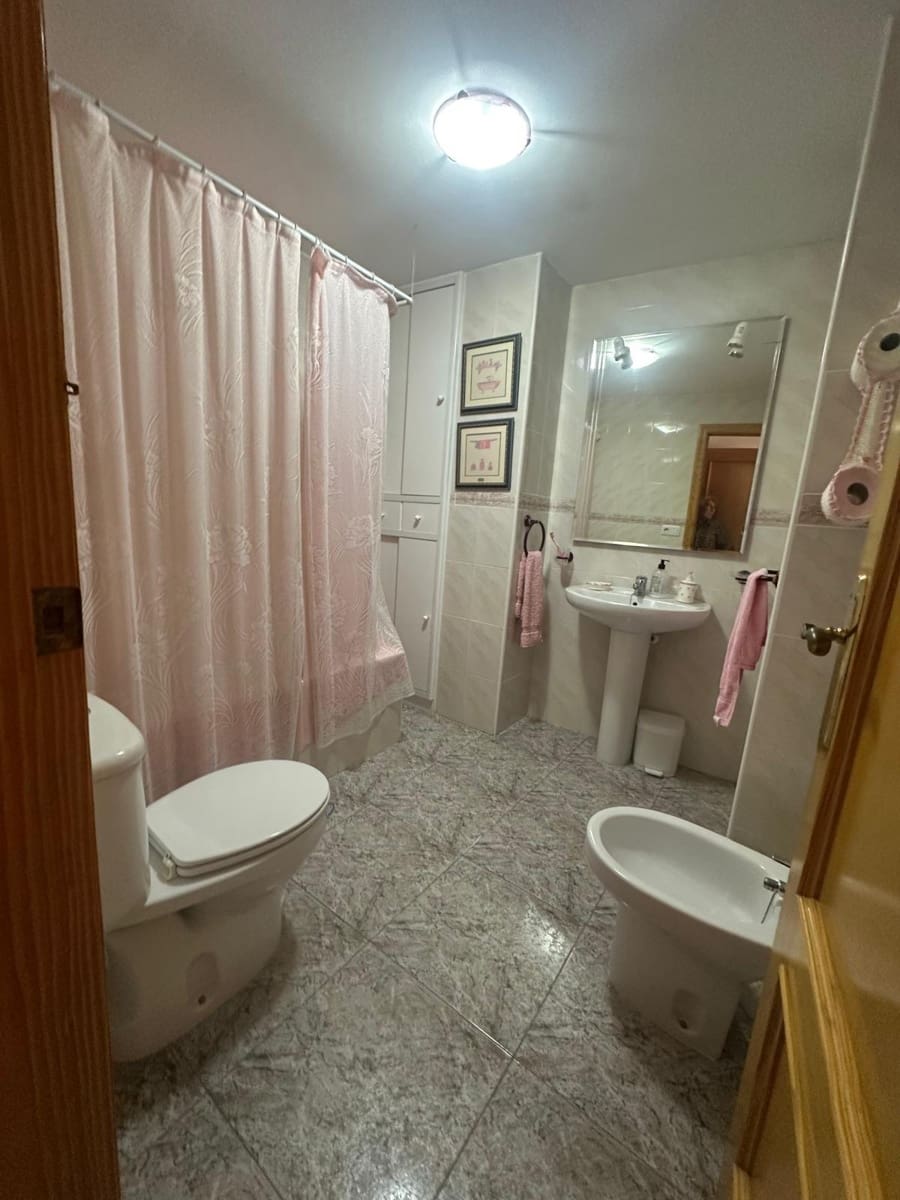 Piso de 4 habitaciones en Aguilas en venta - 200.000 € (Ref: 9713336)