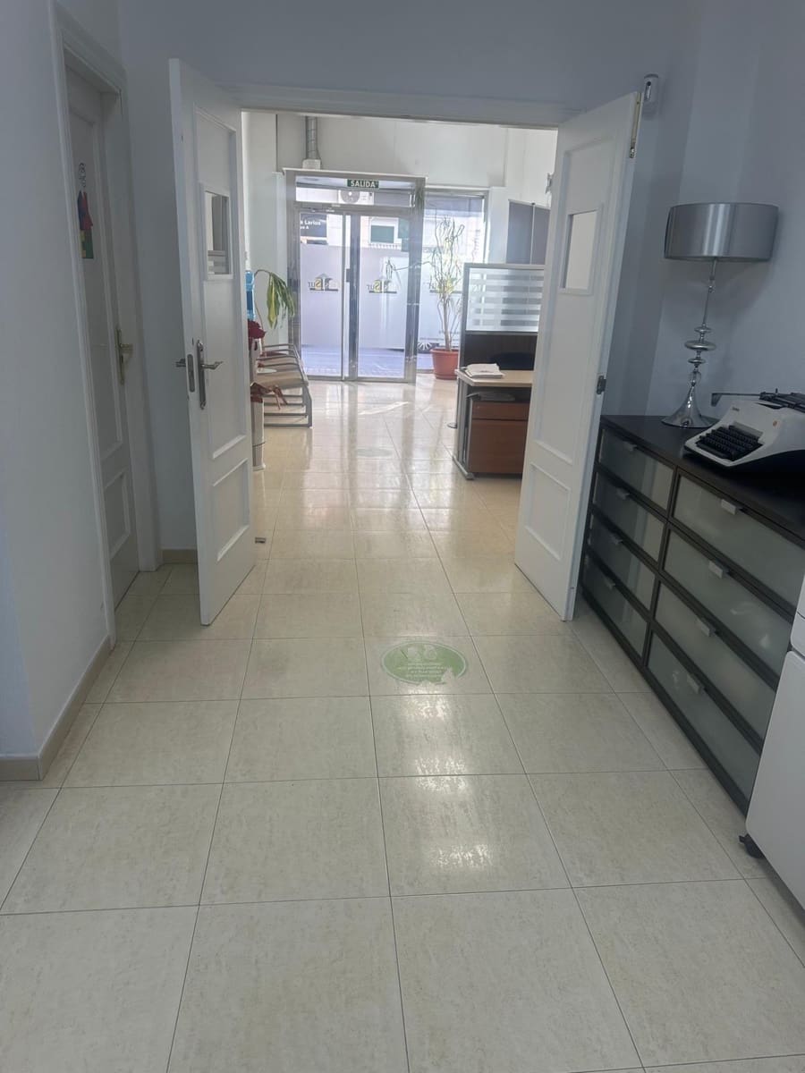 Commercial for sale in Aguilas - € 260,000 (Ref: 9713340)