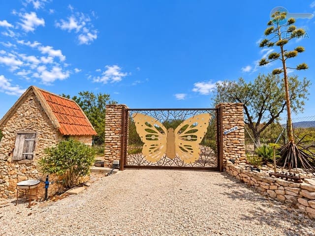 Finca/Casa Rural de 4 habitaciones en Totana en venta con piscina - 365.000 € (Ref: 10098530)
