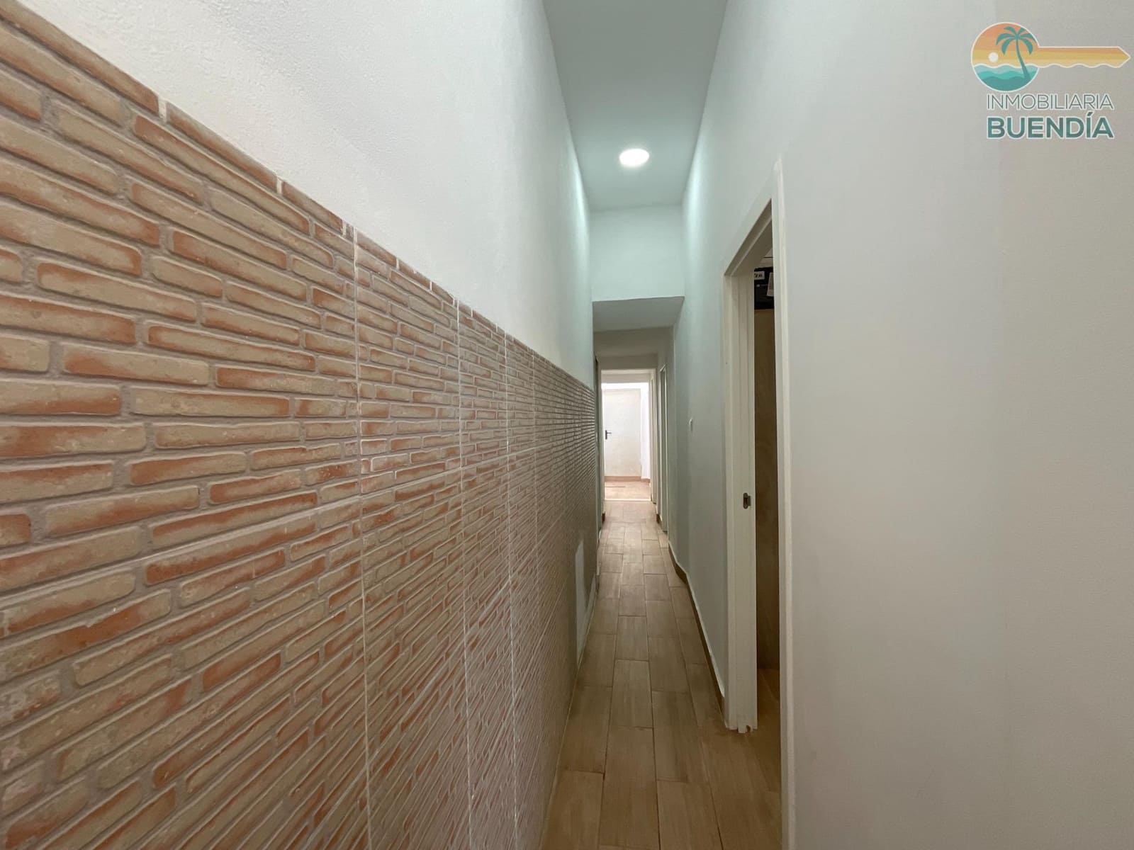 6 bedroom Beach Apartment for sale in Puerto de Mazarron - € 250,000 (Ref: 10161587)
