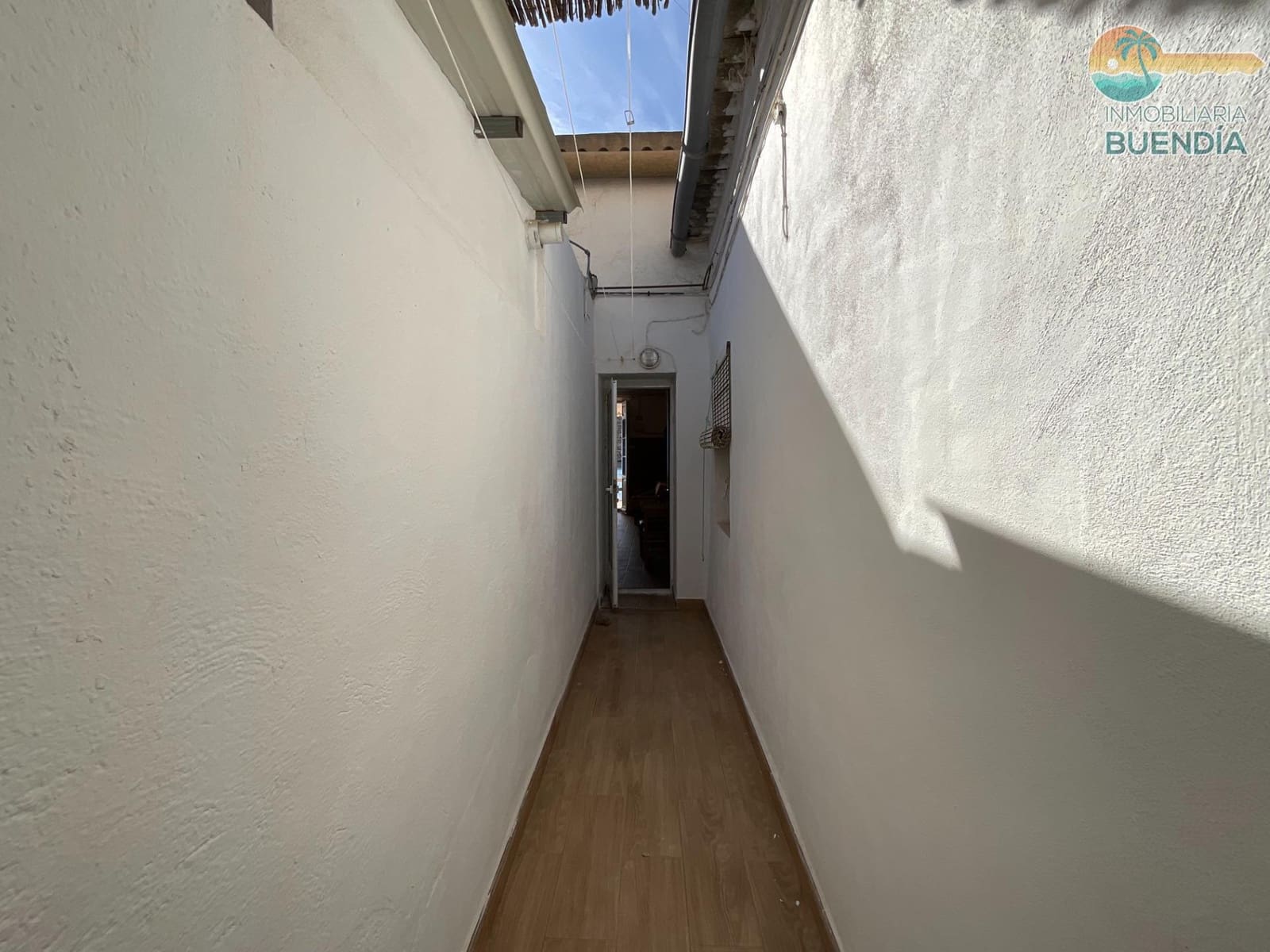 6 bedroom Beach Apartment for sale in Puerto de Mazarron - € 250,000 (Ref: 10161587)
