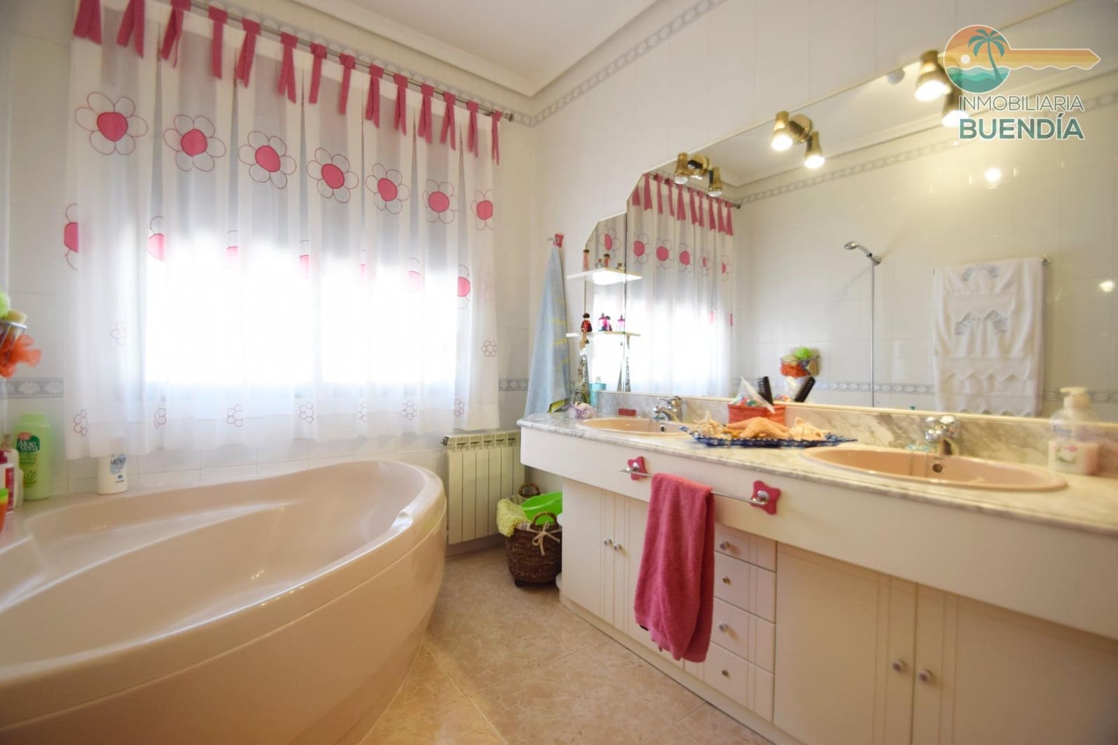 5 soverom Villa til salgs i Isla Plana med svømmebasseng - € 568 900 (Ref: 6929461)