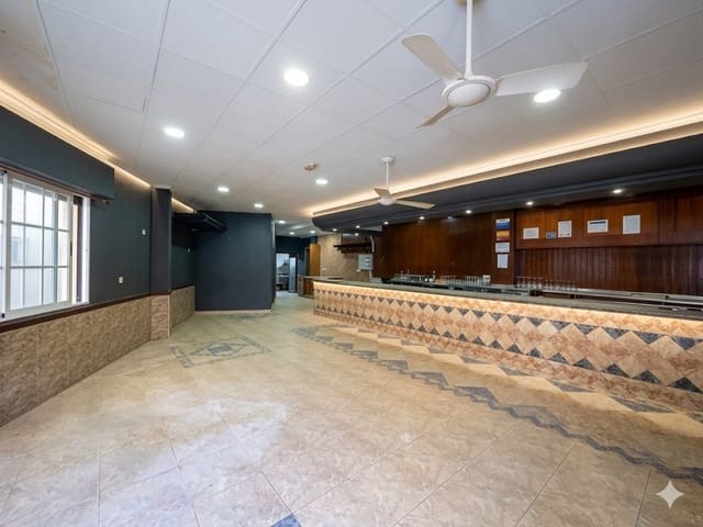 Kommersiell til salgs i Puerto de Mazarron, Mazarrón - € 150 000 (Ref: 7759555)