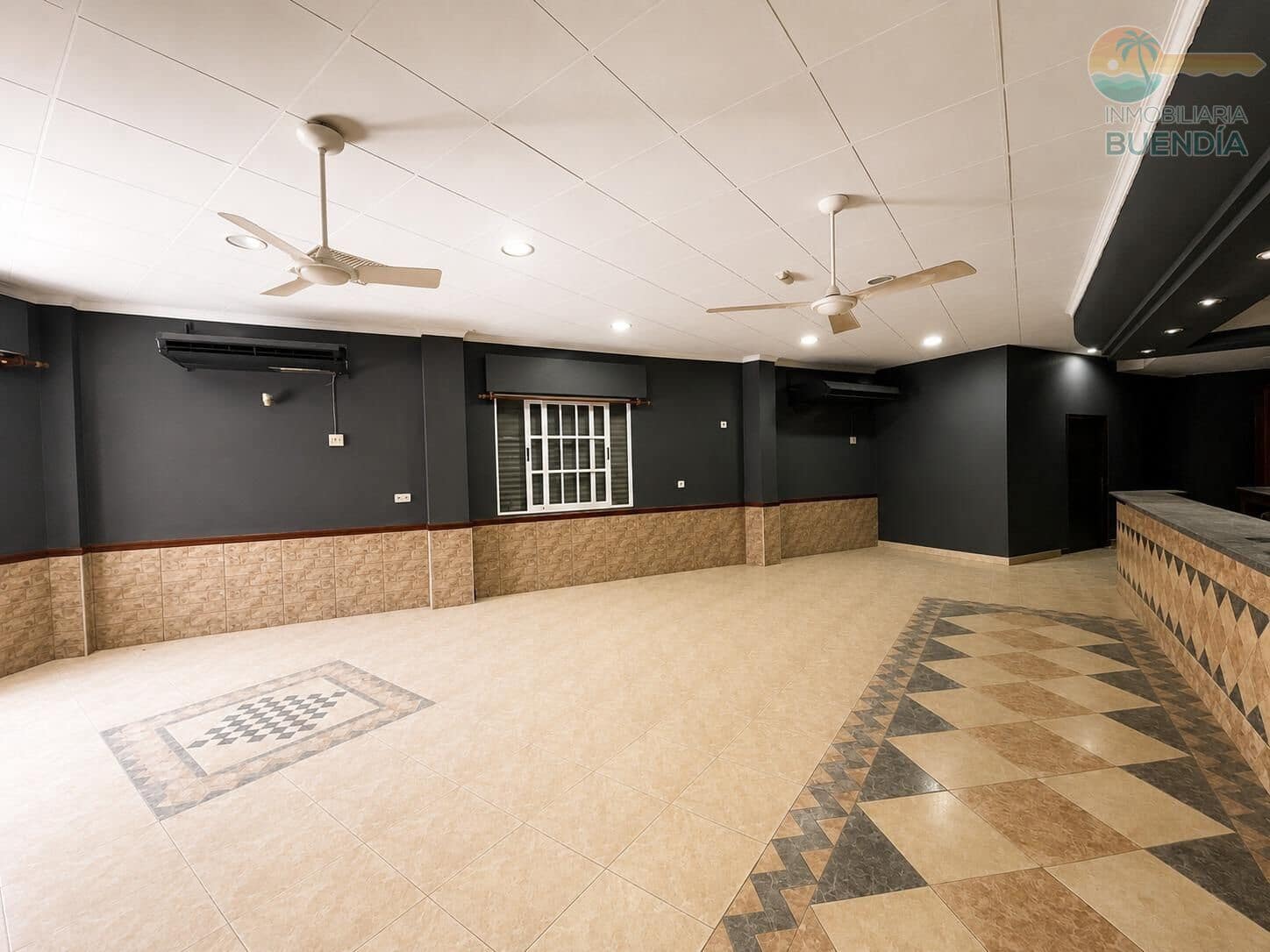Commercial for sale in Puerto de Mazarron - € 150,000 (Ref: 7759555)