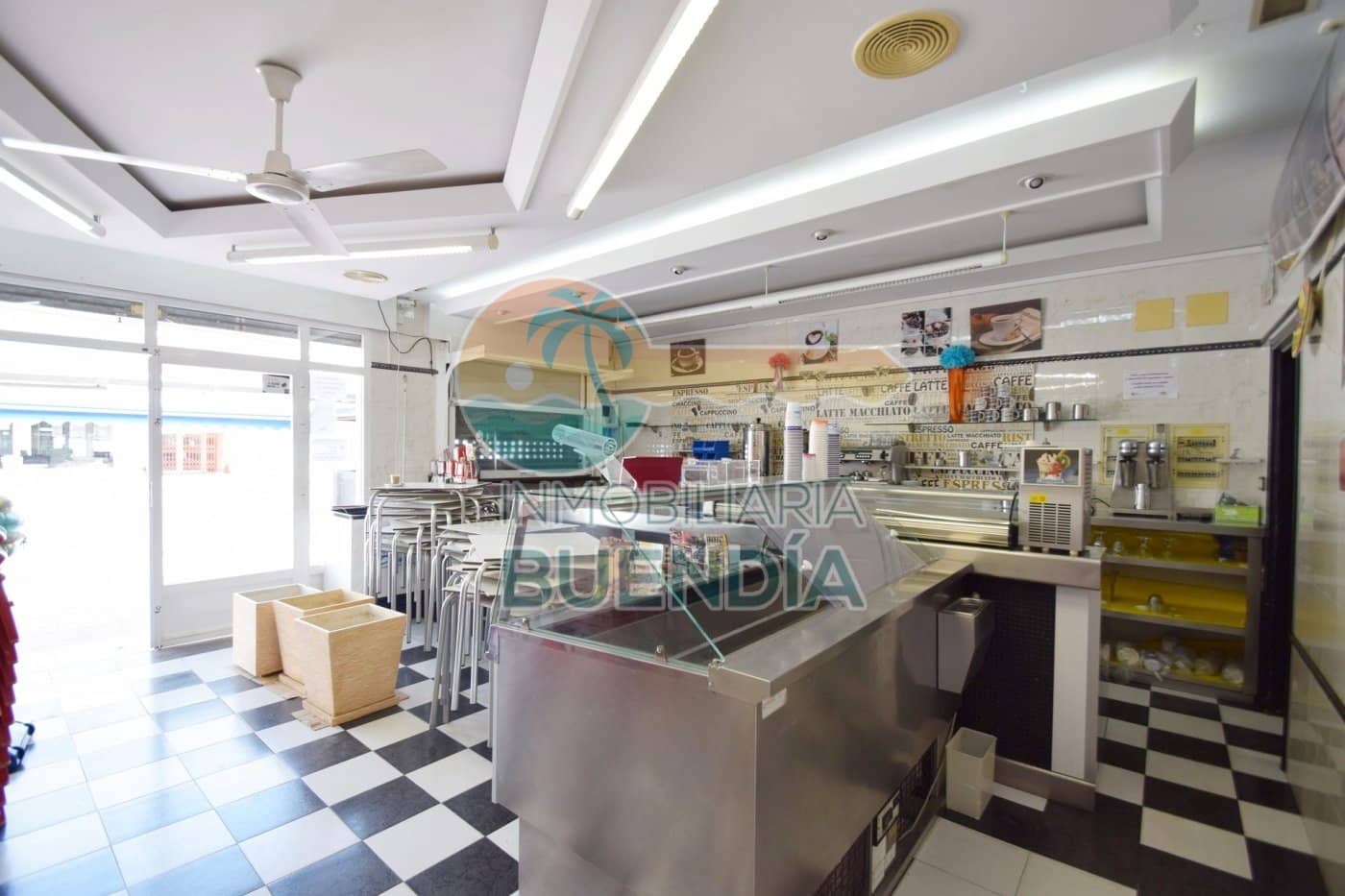 Commercieel te koop in Puerto de Mazarron - € 129.900 (Ref: 7759558)