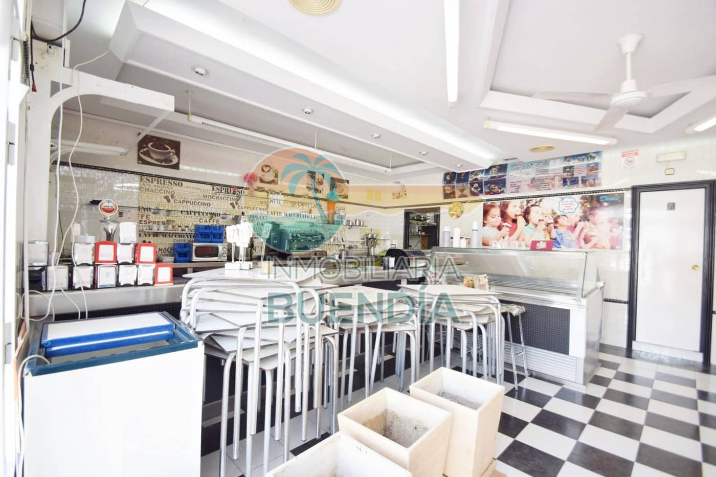 Commercieel te koop in Puerto de Mazarron - € 129.900 (Ref: 7759558)