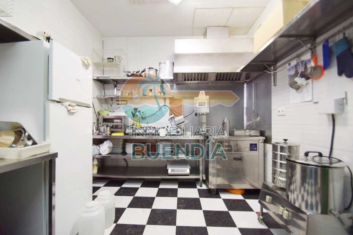 Commercieel te koop in Puerto de Mazarron - € 129.900 (Ref: 7759558)