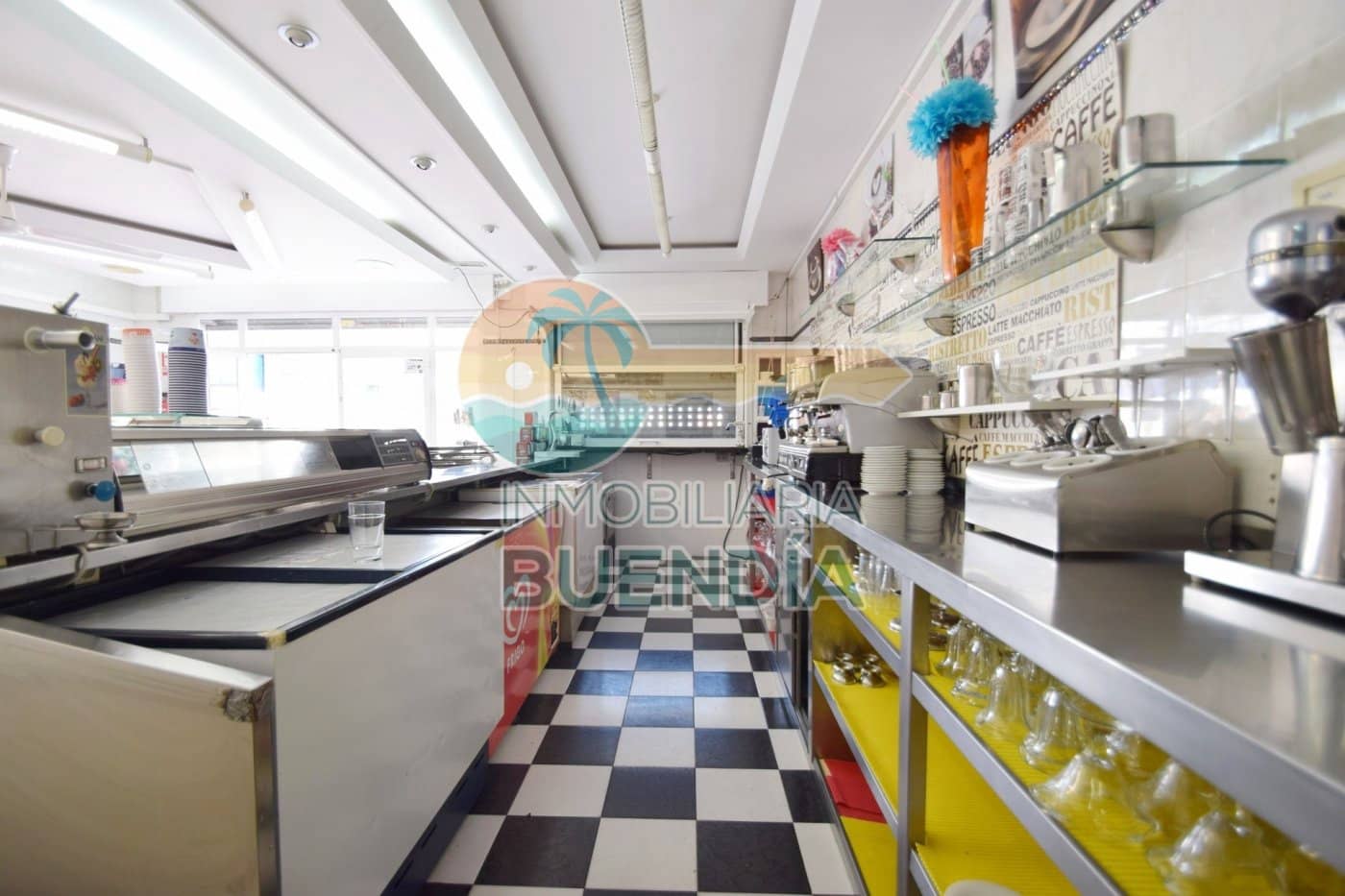 Commercieel te koop in Puerto de Mazarron - € 129.900 (Ref: 7759558)