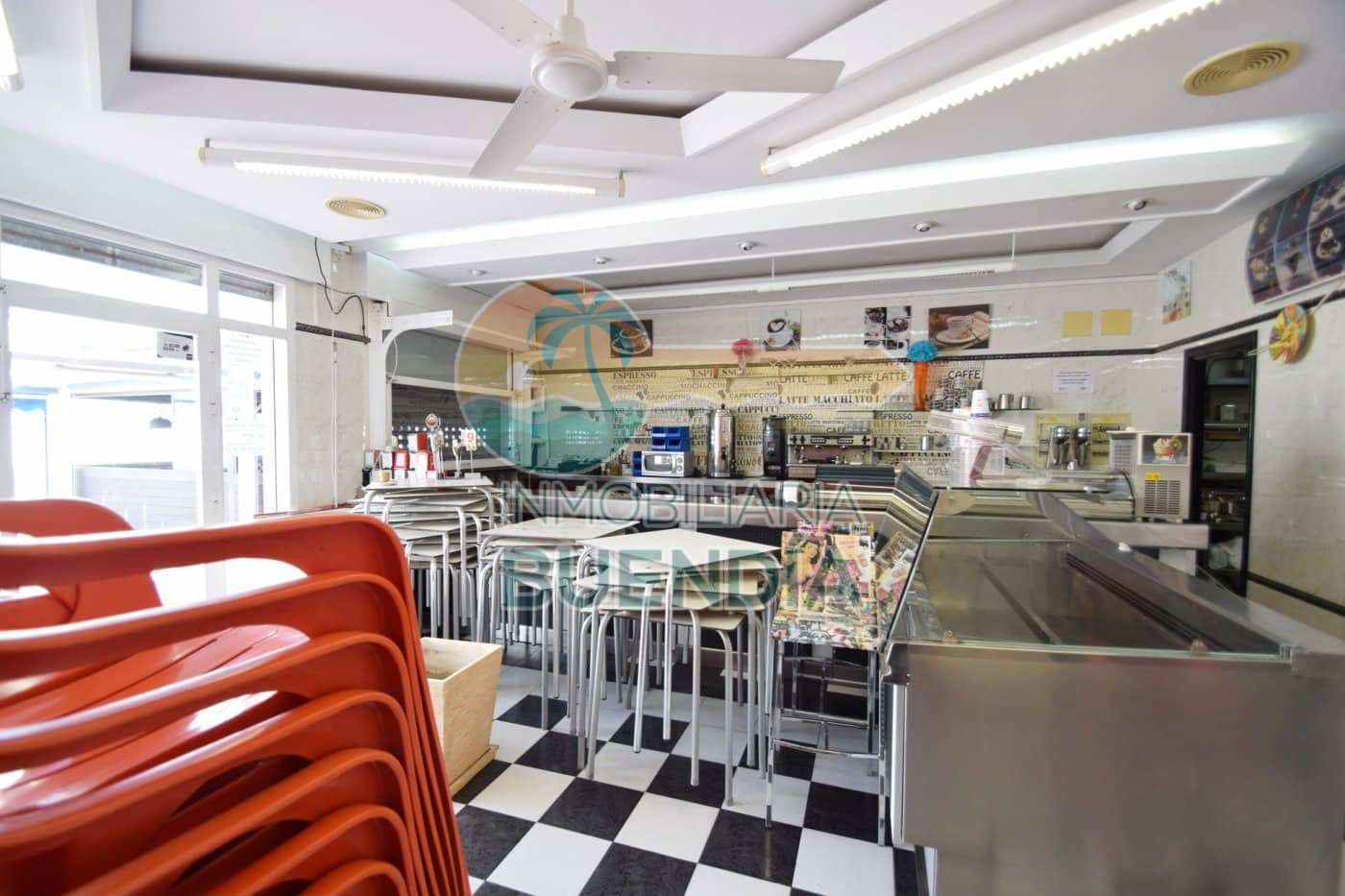 Commercieel te koop in Puerto de Mazarron - € 129.900 (Ref: 7759558)